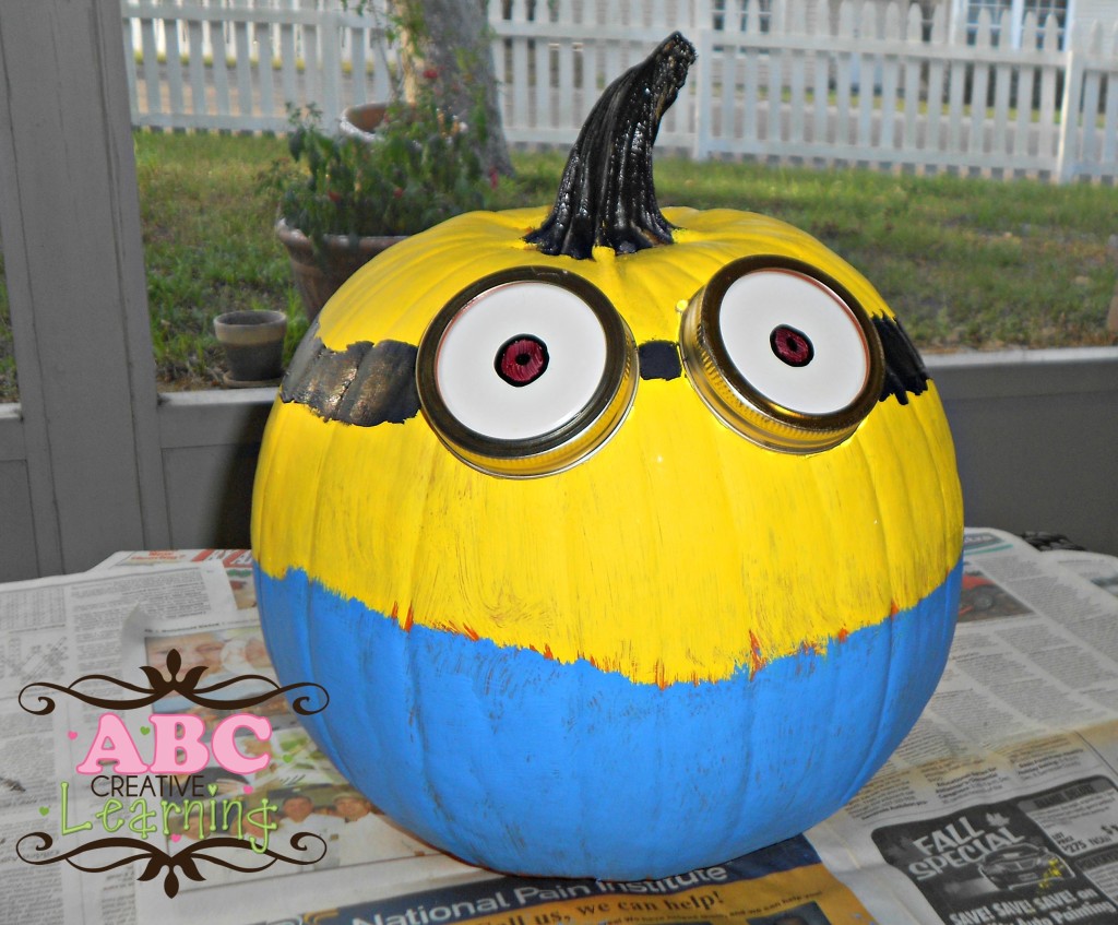 Two Eyed Minion pumpkin