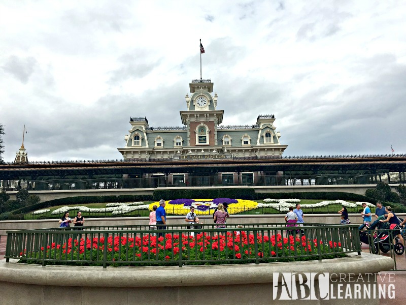 10 Things You Must Do At Disney's Magic Kingdom entrance