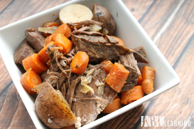 easy-slow-cooker-pot-roast-with-vegetables-1