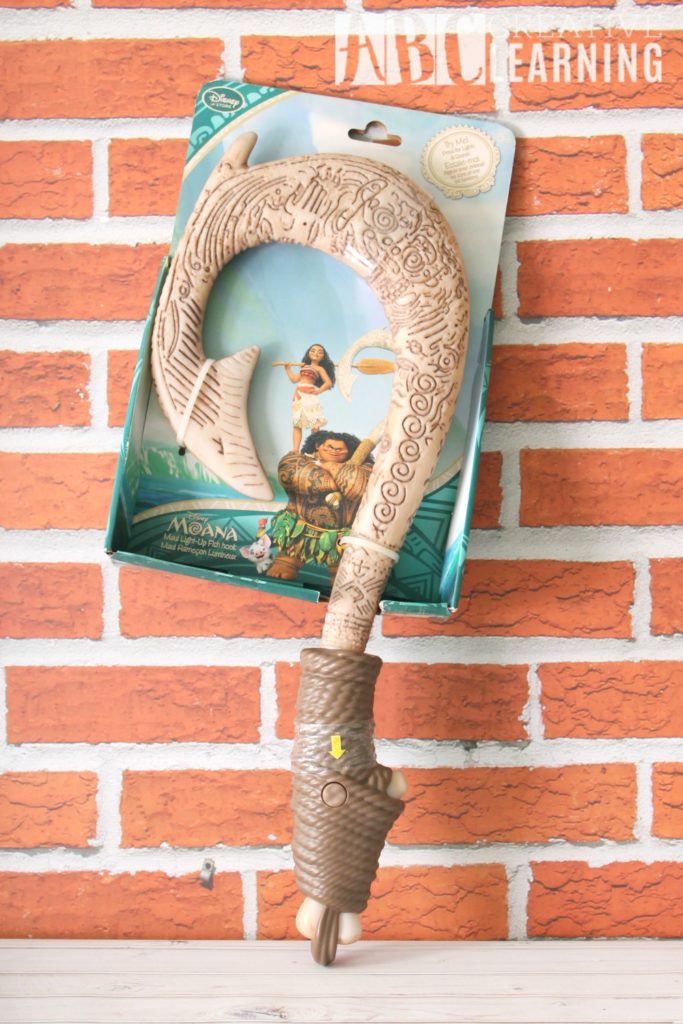 moana-holiday-gift-guide-moanaevent-mauis-hook