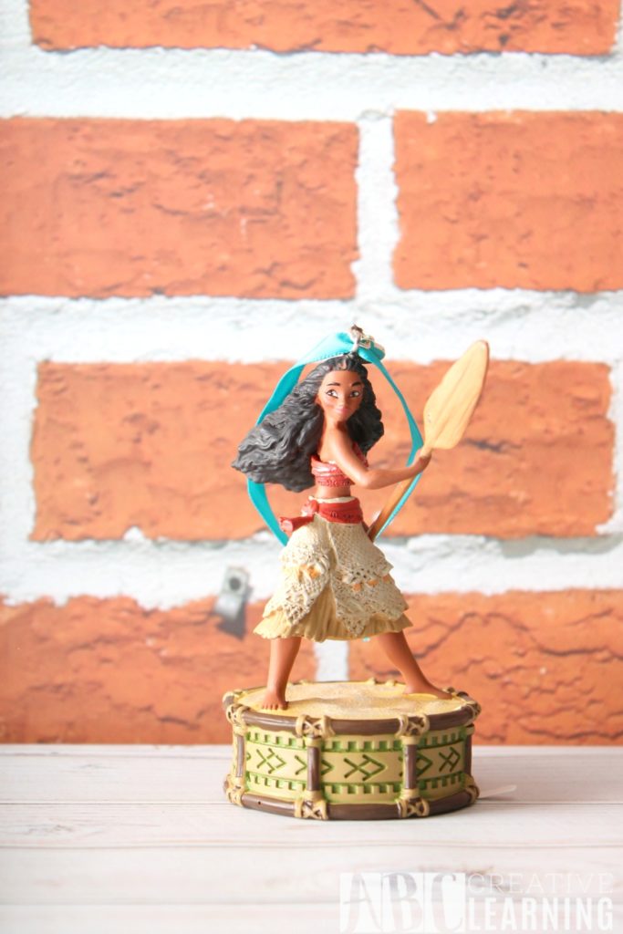 moana-holiday-gift-guide-moanaevent-ornament