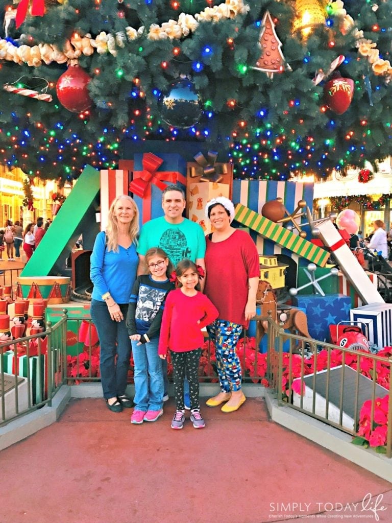 Create Family Memories at Mickey's Very Merry Christmas Party #VerryMerry Family Photo Opps