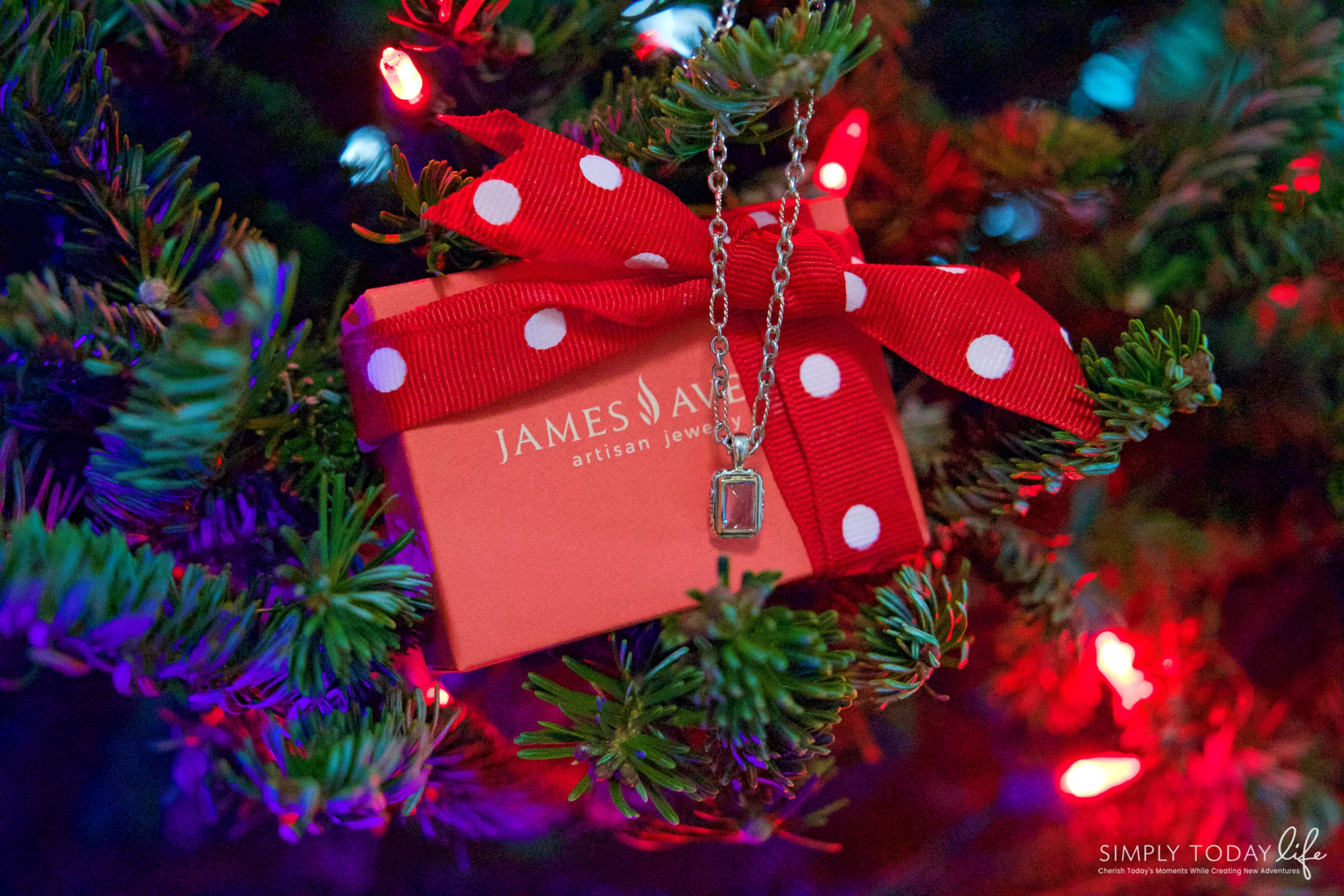 A Sentimental Holiday Gift For Mom With James Avery Artisan Jewelry - Christmas Present for Mom