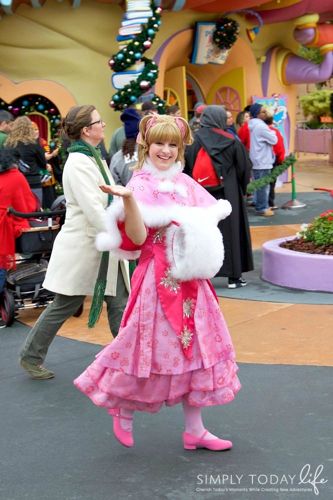 Family Guide To Celebrating the Holidays at Universal Orlando Resort - Cindy Lou Who