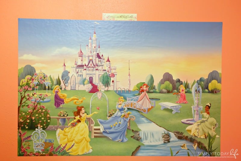 The Perfect Holiday Gift For Kids Who Have Everything - Disney Princess Mural