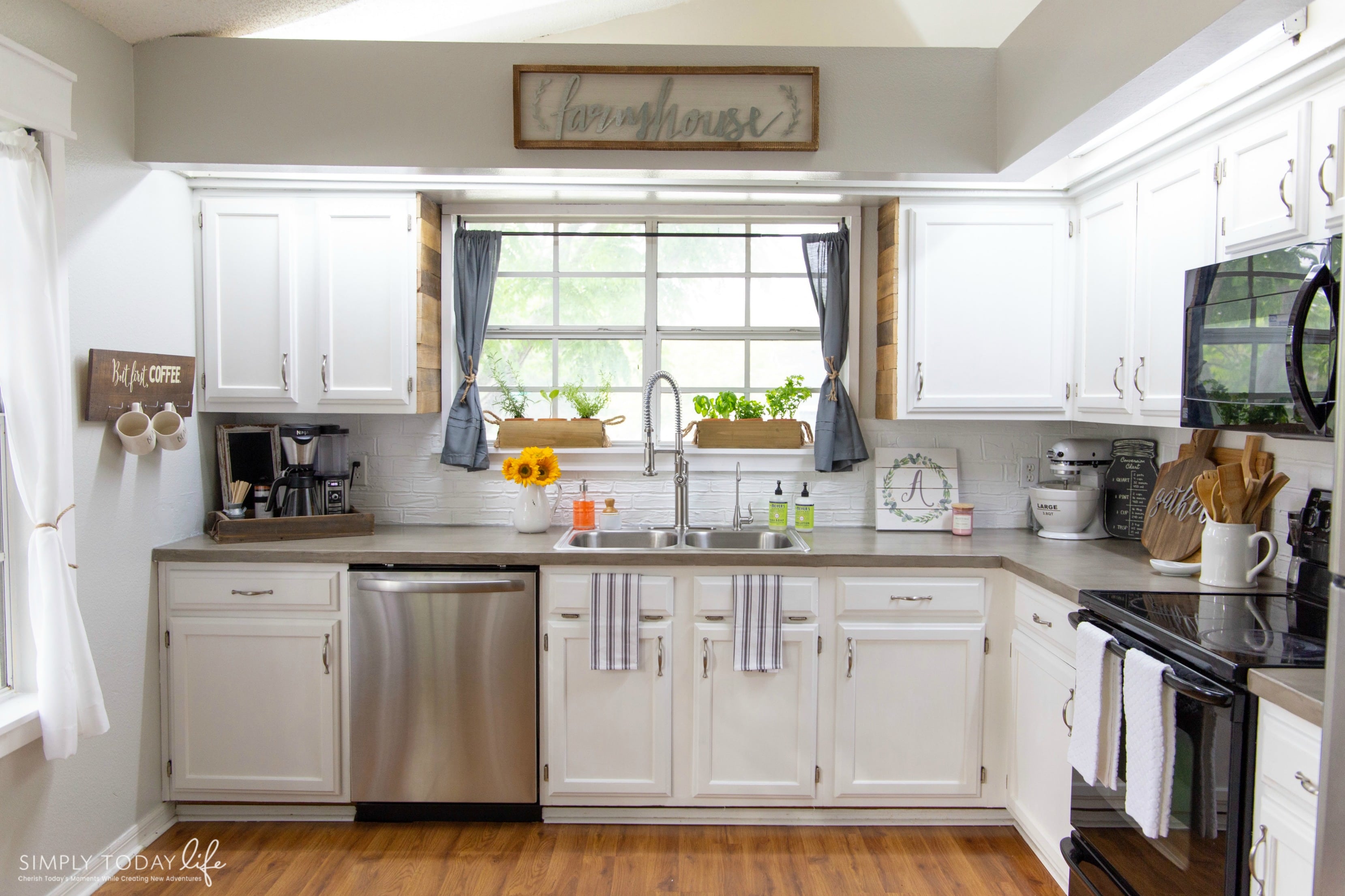 kitchen paint idea with light cabinet