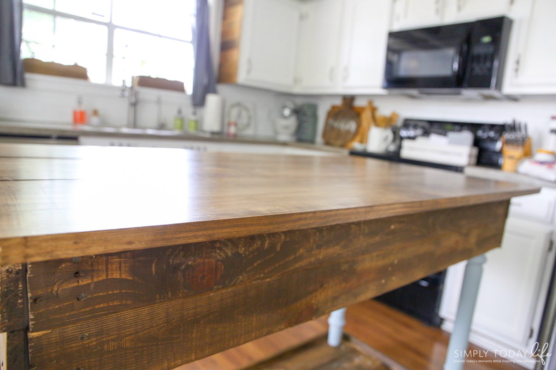 Create kitchen island table from a desk - simplytodaylife.com