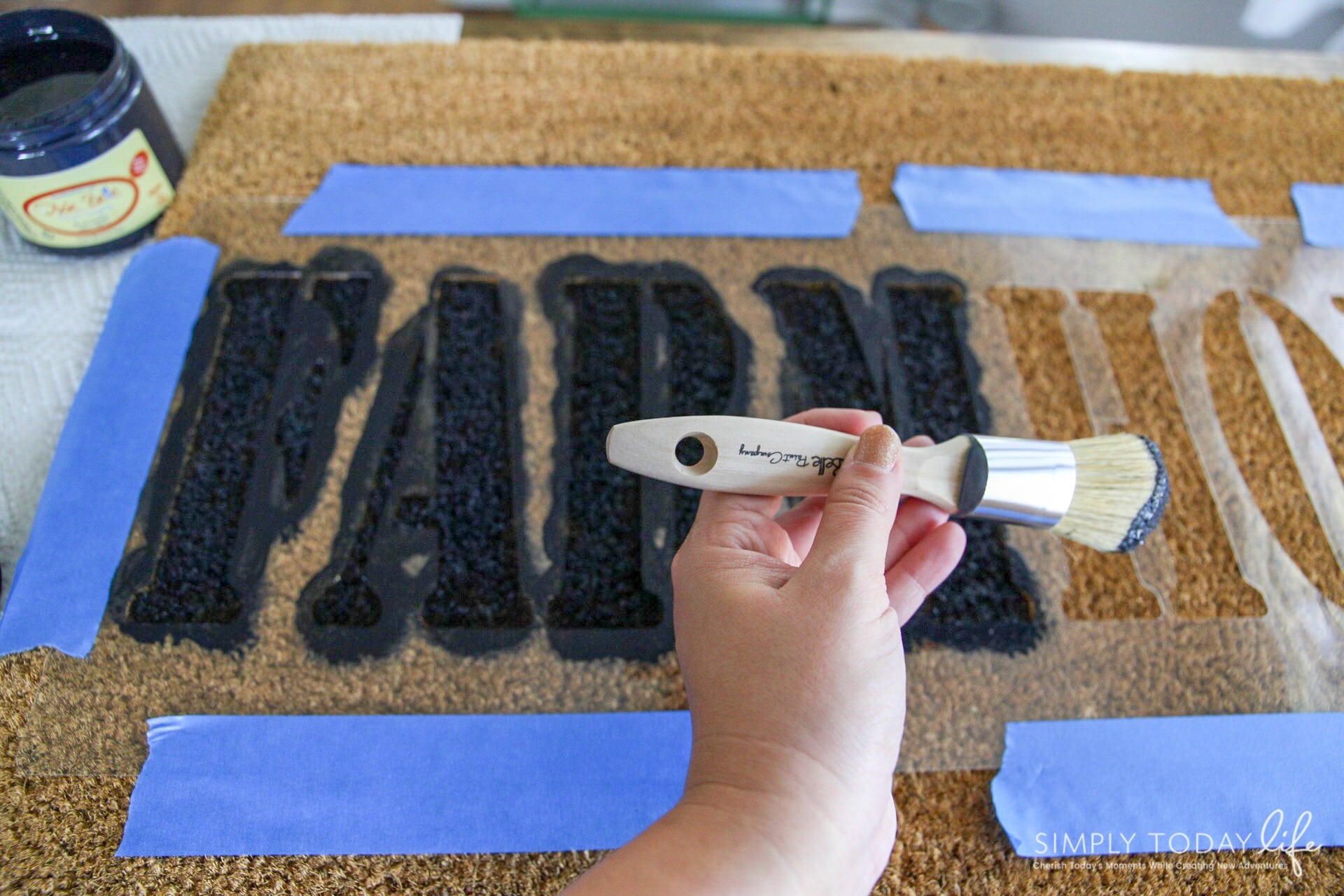 Painting Door Mat with Chalk Paint On a Budget - simplytodaylife.com