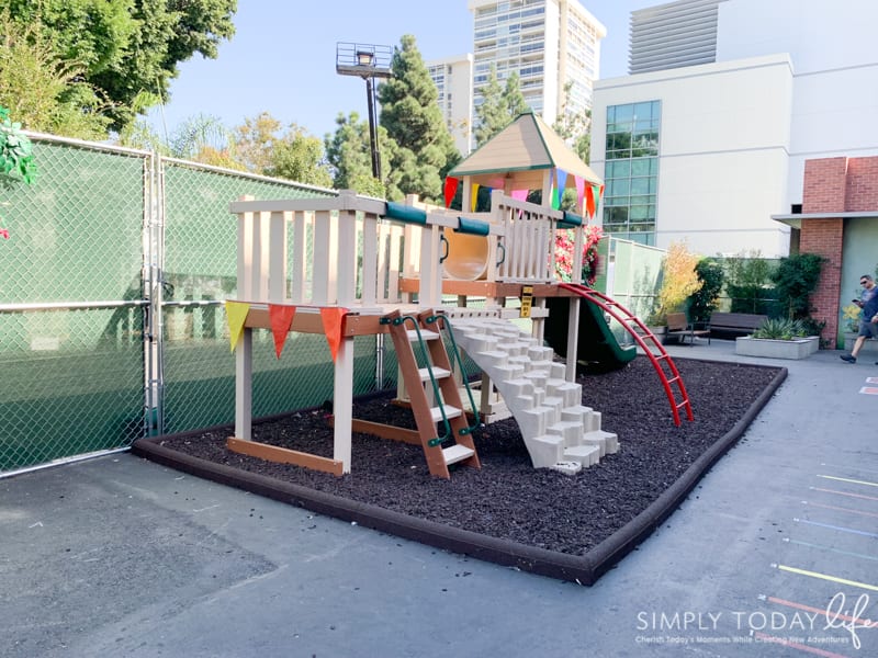 Single Parents School Yard Set