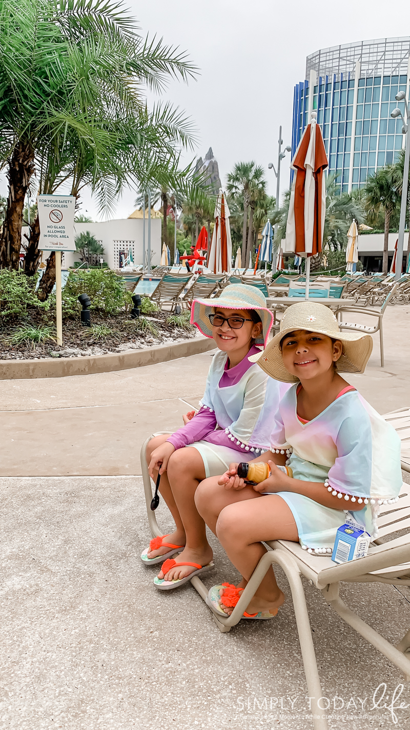 Cabana Bay Lazy River Courtyard