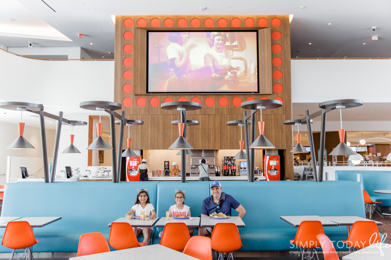 Cabana Bay Resort Bayliner Diner Eating Options