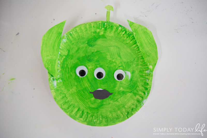 Toy Story Alien Paper Plate Craft dla przedszkolaków