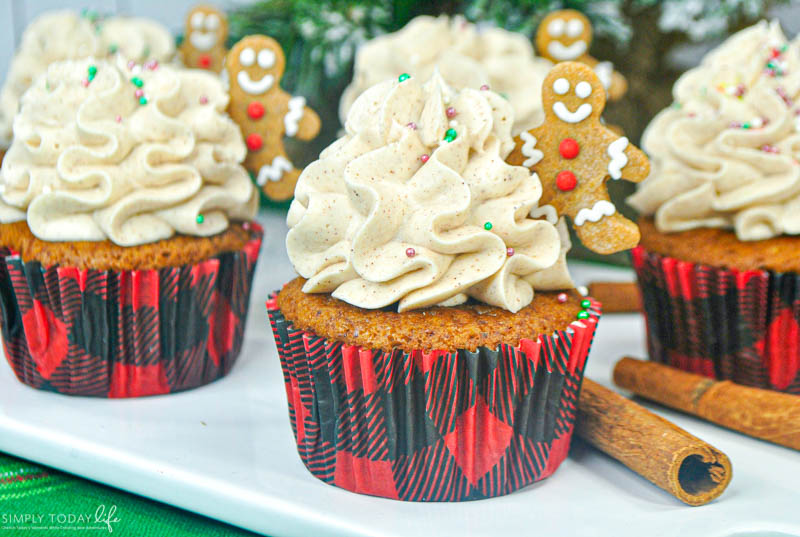 Christmas Cupcakes with Gingerbread Cookies